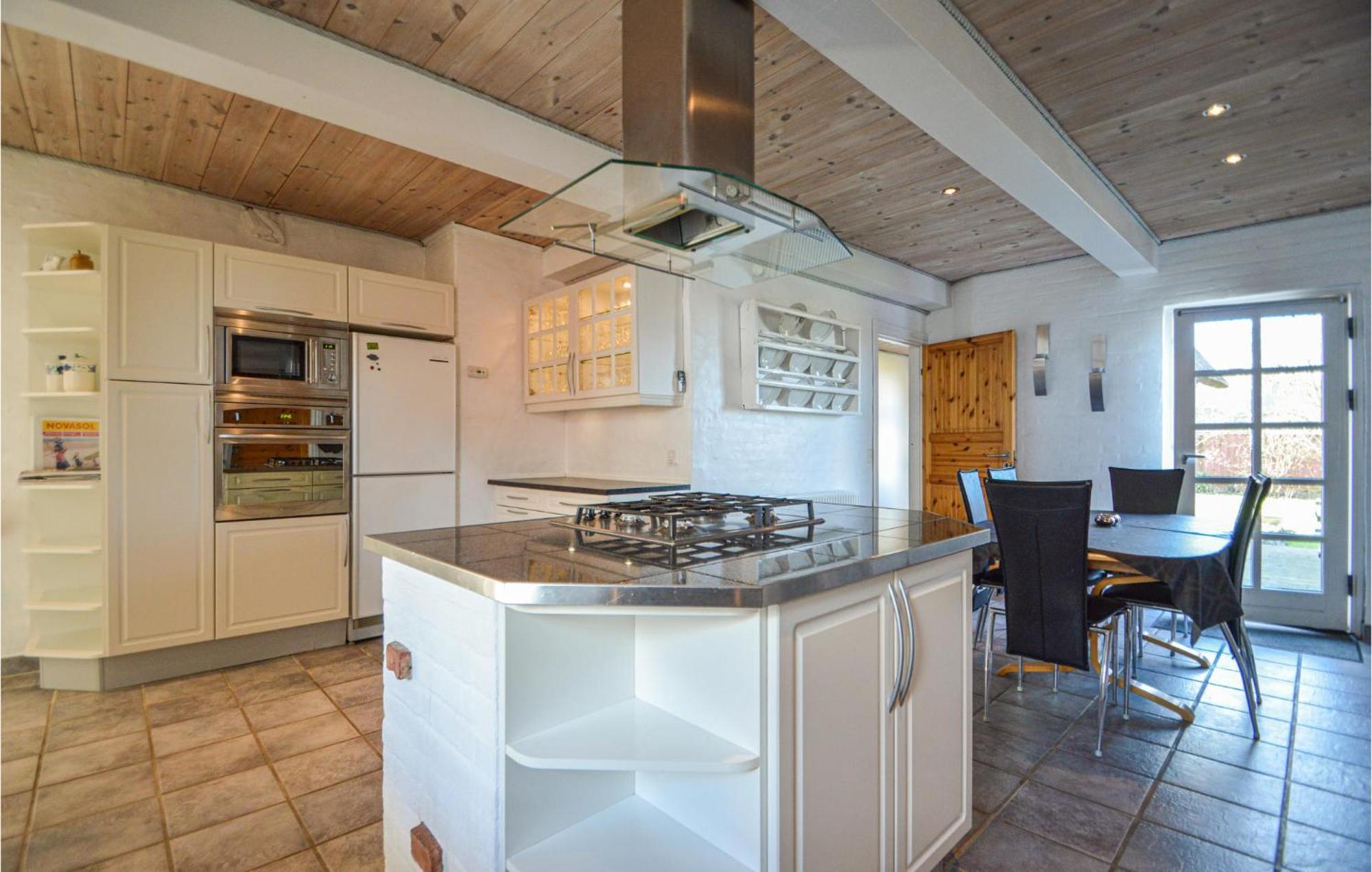 Awesome Home In Bredebro With Kitchen Ballum Экстерьер фото
